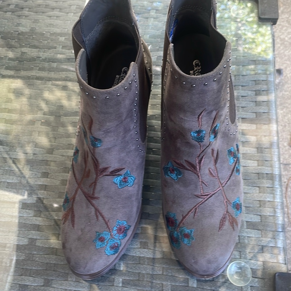 Crown Vintage (8) Embroidered Floral ankle boot stud details elastic slip on UEC